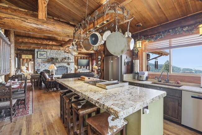 Building Photo - 2BR, 2BTH Executive Log Cabin Living Overlooking Carlin Bay on Lake Coeur d'Alene