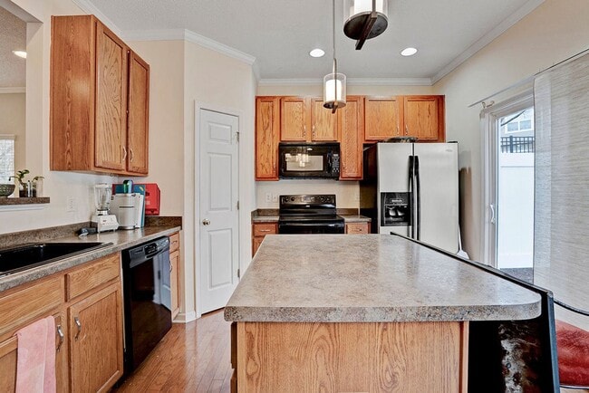 Building Photo - Beautiful  3 bedroom Townhome Living in Apex, NC