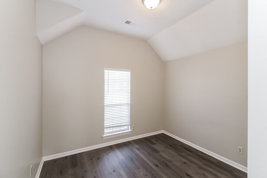 Building Photo - 6163 E Morgan Manor Dr