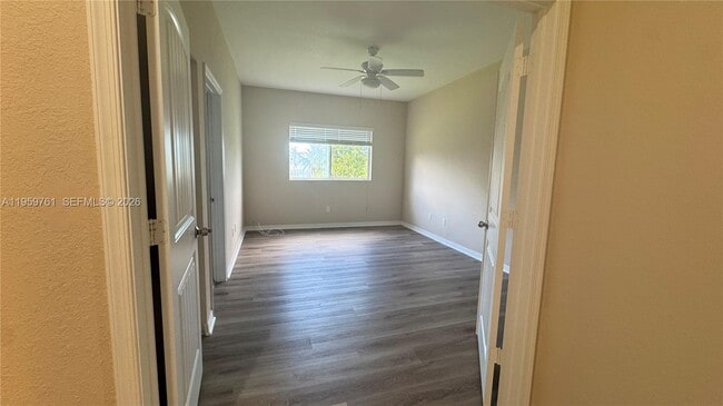 Building Photo - 1121 Vermilion Dr