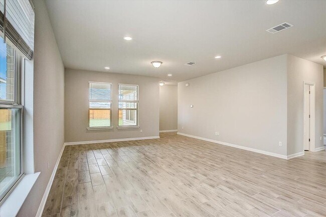 Building Photo - 108 Peruvian Ln