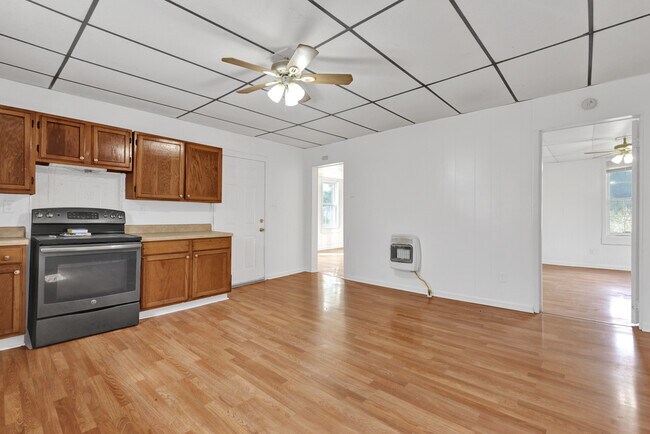 Building Photo - 423 Chestnut Ave
