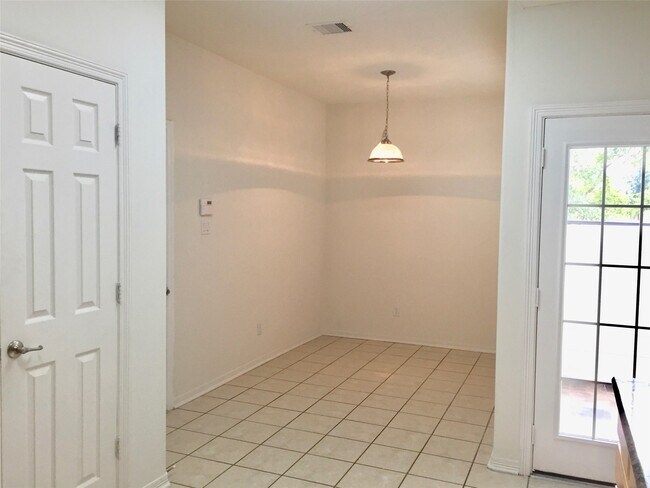 Building Photo - 2865 Westhollow Dr