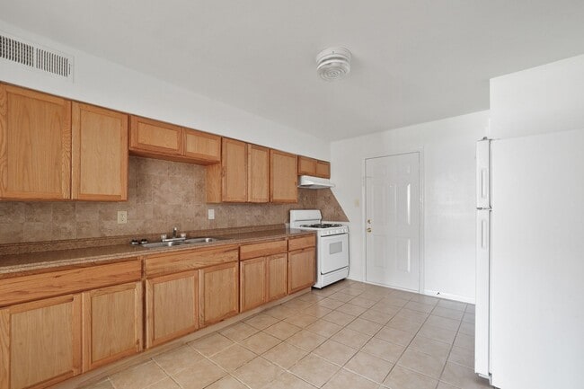 Building Photo - La Paloma Village Apartments