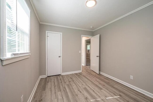 Building Photo - 184 Mill St