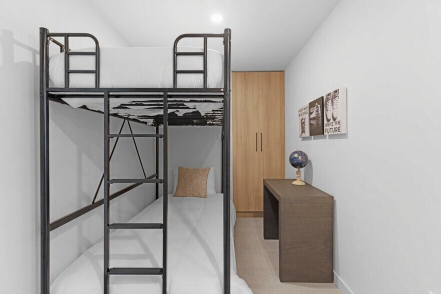 Building Photo - 501 NE 1st Ave