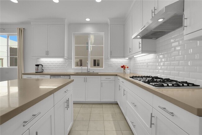 Building Photo - 140 Allusion