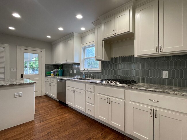Building Photo - Gorgeous Home Available Now!!
