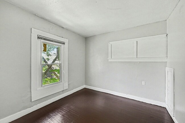 Building Photo - 427 Kolping Ave
