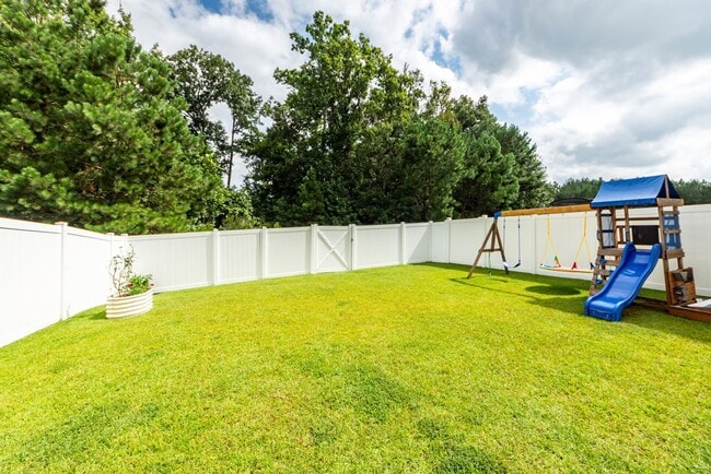 Building Photo - 121 Hawthorne Landing Dr
