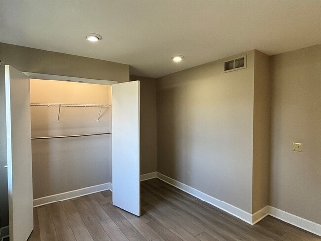 Building Photo - 1289 Creek St