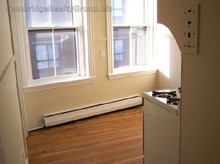 Building Photo - 94 Willow St