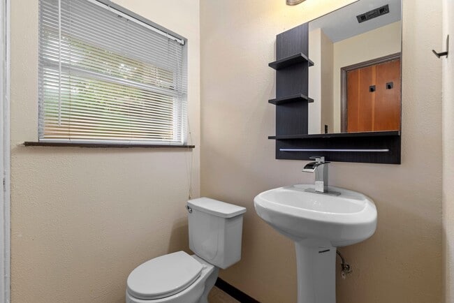 Building Photo - Spacious 3-Bed Gem with Covered Patio + Ea...