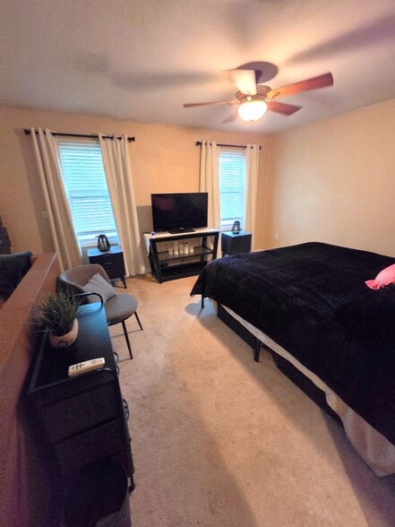 Building Photo - 4 Smithfield Rd