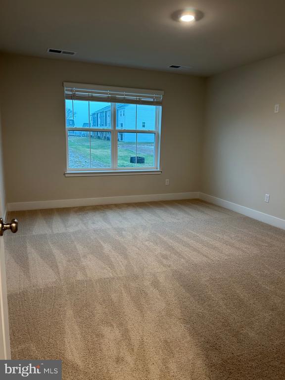 Building Photo - 140 Wappinger Ter