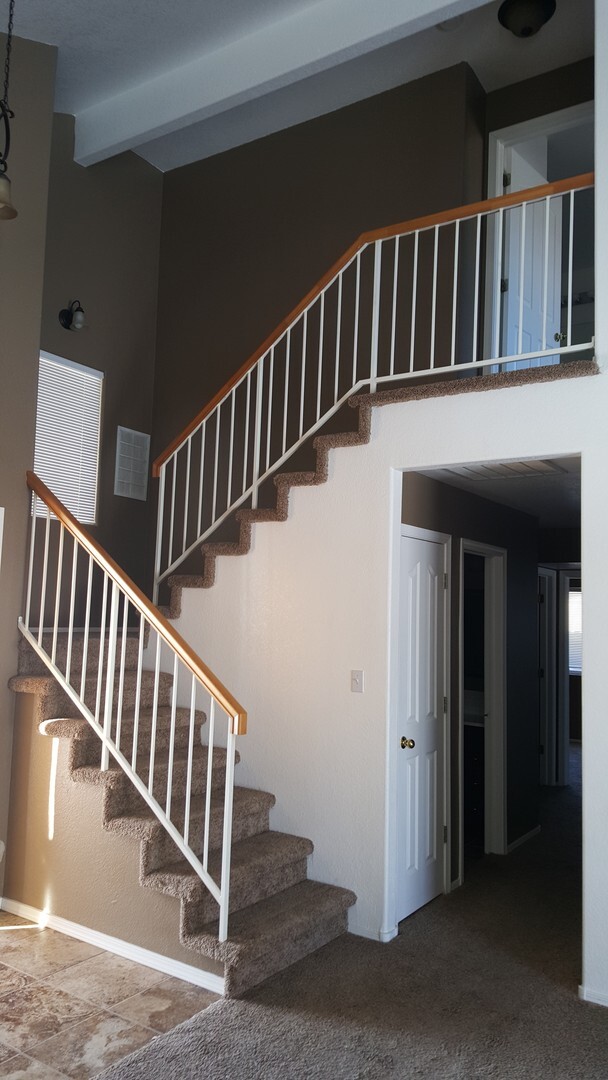 Building Photo - 4 Bedroom - 2 bath - Single Family Home in...