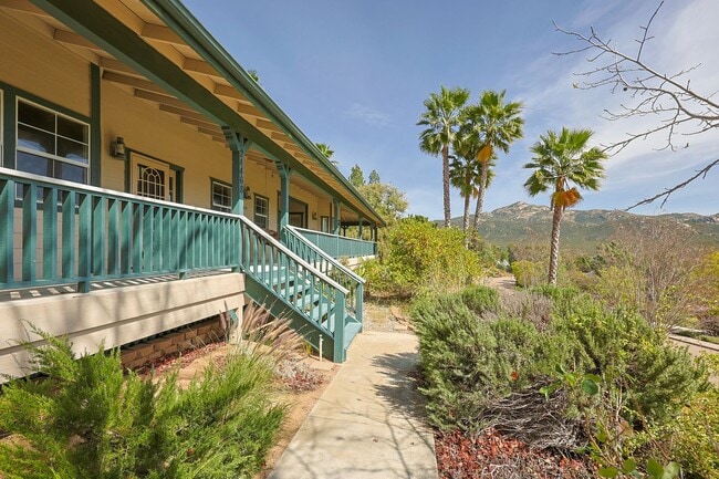 Building Photo - 5BR Home in Ramona Country Estates with Pool & Views