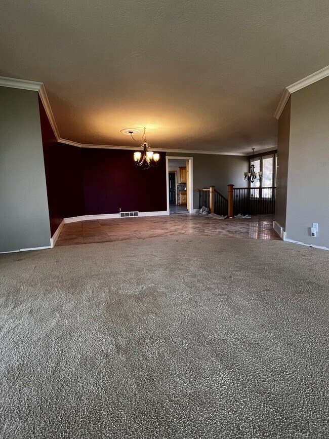 Building Photo - Beautiful 5 Bedroom/4 Bathroom in Bountiful