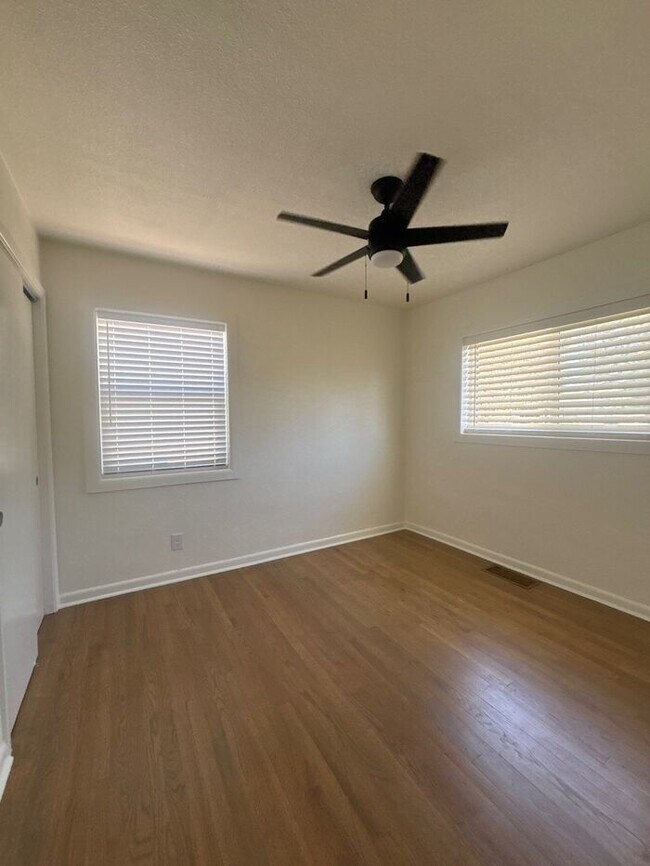 Building Photo - Lots of space and flexibility in a convenient Wheat Ridge Location