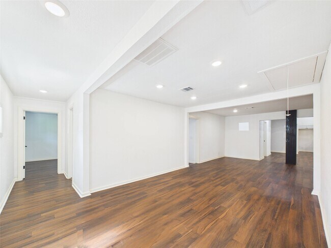 Building Photo - 11515 Iberia Dr