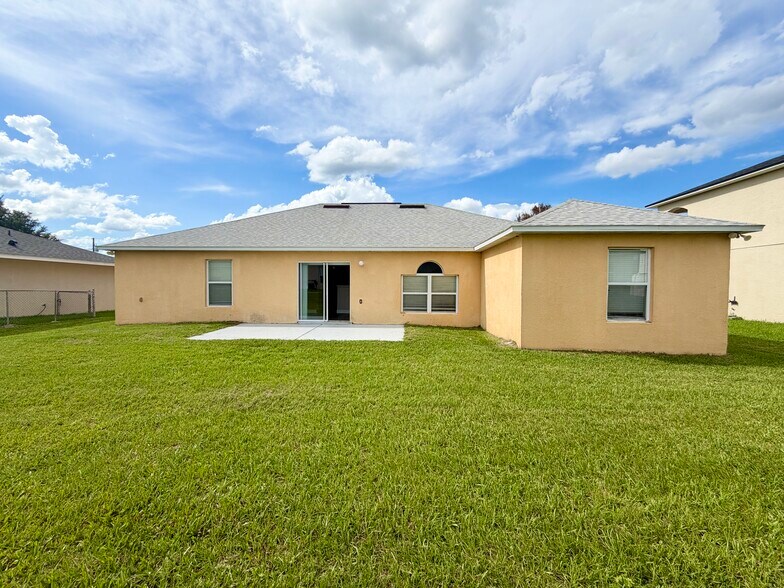 Building Photo - 47 Sawfish Ct