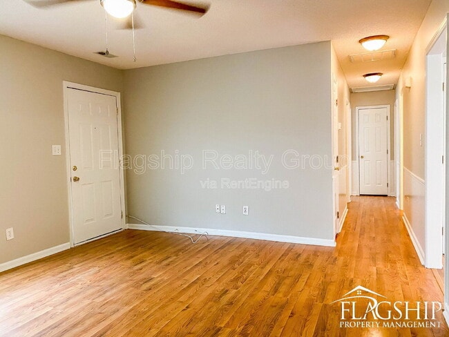 Building Photo - 3638 Highland Dr