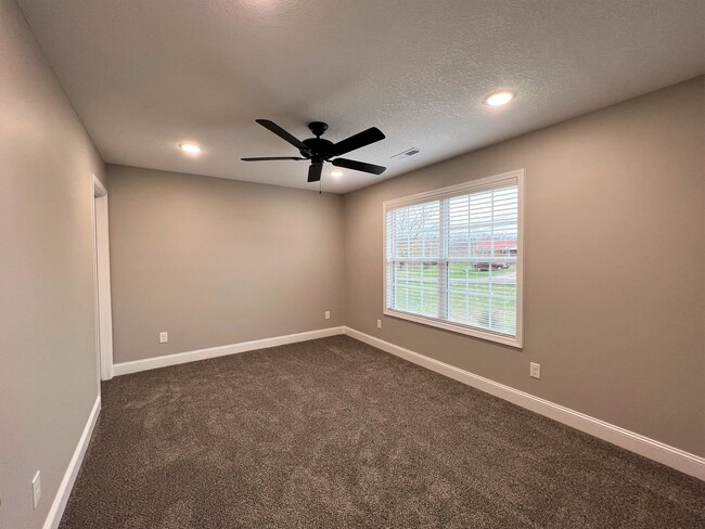 Building Photo - LOCATED IN GIBBS... FANTASTIC 3 BEDROOM HOME!!