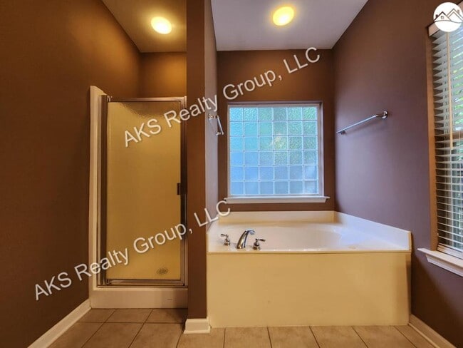Building Photo - 181 Highview Cove