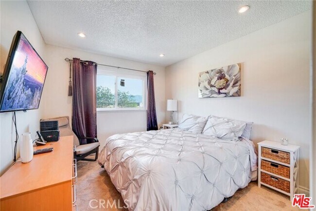 Building Photo - 15616 Rosehaven Ln