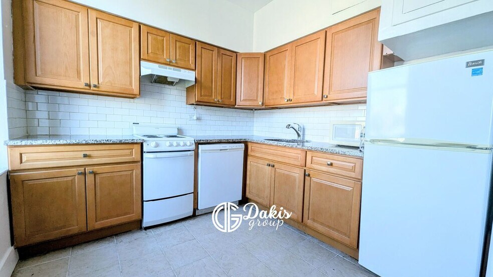 Building Photo - 23-34 28th Avenue, 1