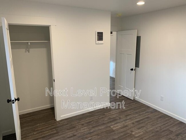 Building Photo - 416 Maple Dr