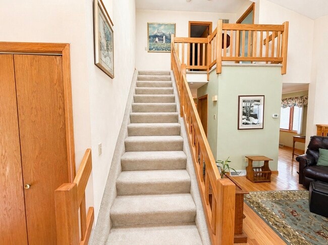 Building Photo - 209 Vivian Ln