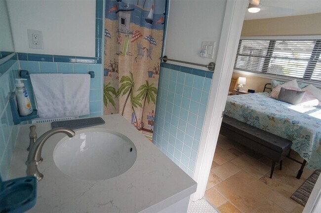 Building Photo - 929 Lantana Ave