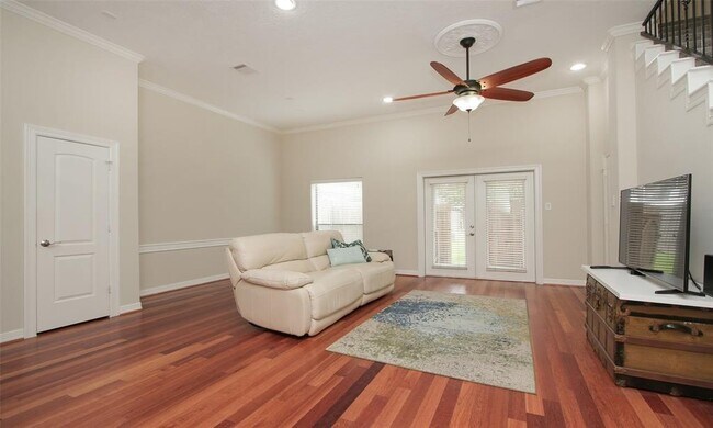 Building Photo - 908 Garden Oaks Terrace