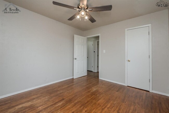 Building Photo - 1508 N Victoria Ave