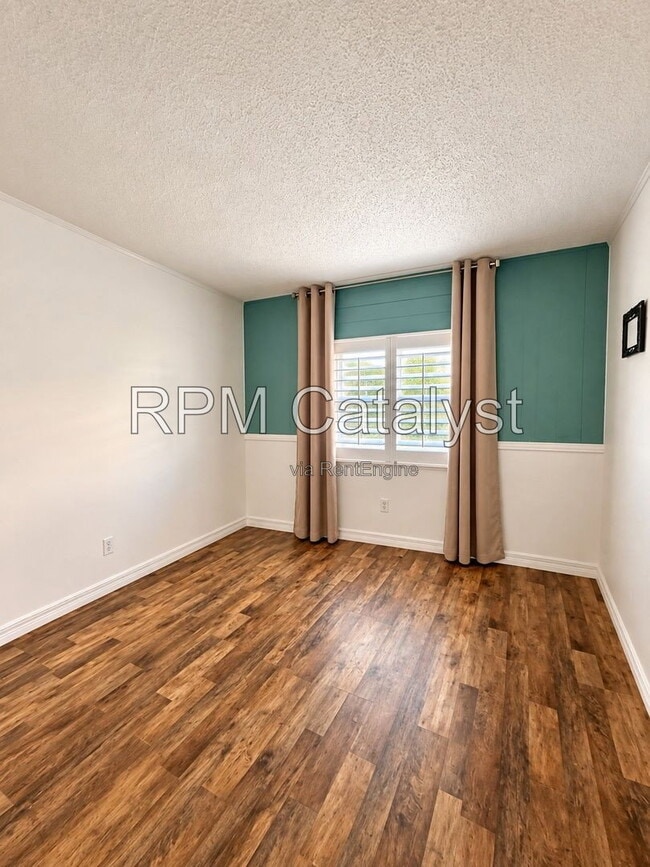 Building Photo - 116 Dolphin Dr S