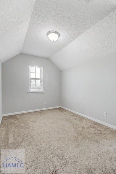 Building Photo - 976 Oak Crest Dr