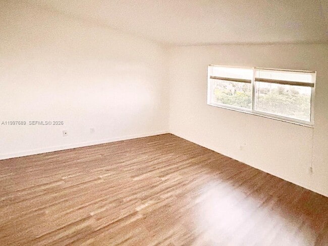 Building Photo - 1400 NE 54th St