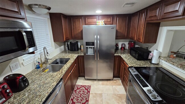Building Photo - 1805 Stoney Brook Dr