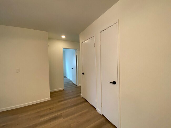 Building Photo - Spacious 4 Bedroom 2 Bath in Desirable Oceanside!