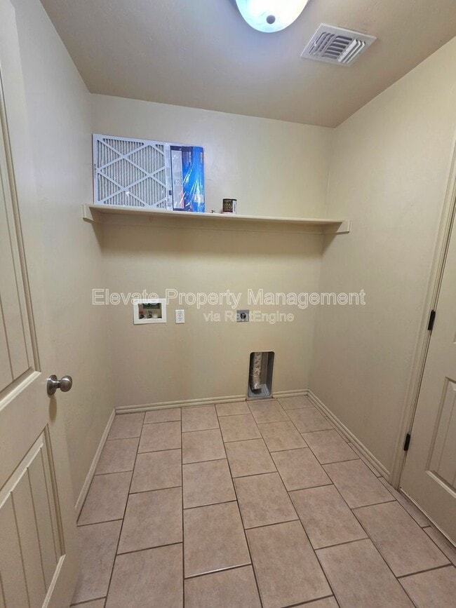 Building Photo - 922 West Prairie Wind Way