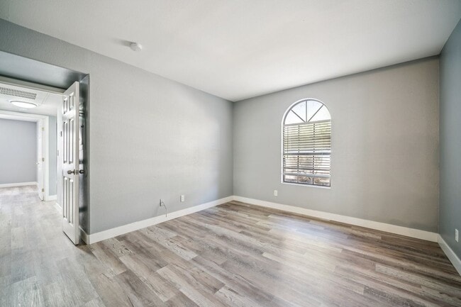 Primary Photo - 2967 Juniper Hills Blvd