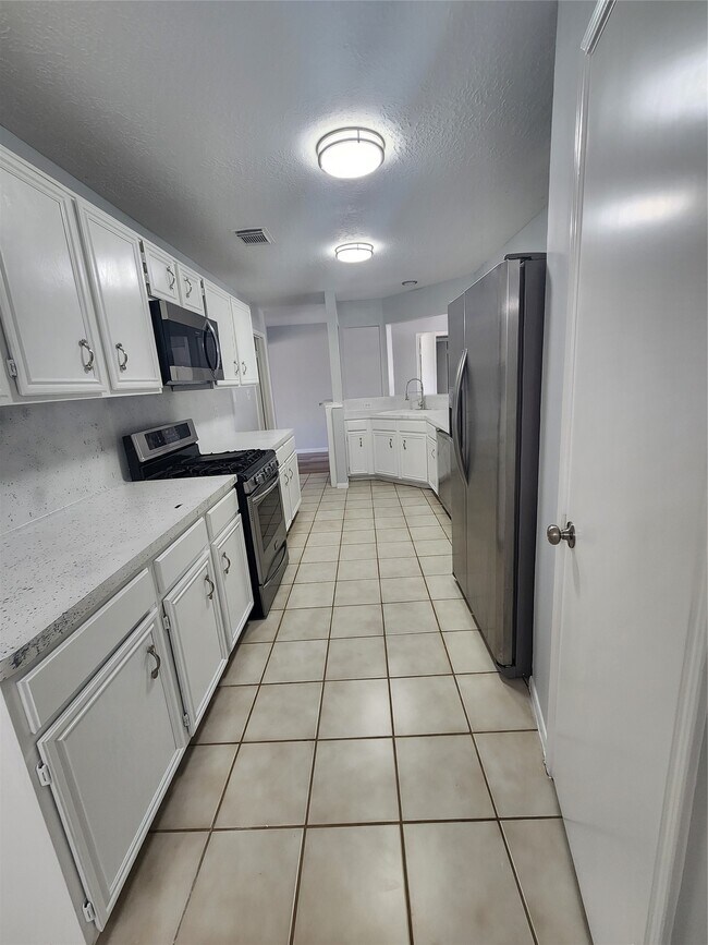 Building Photo - 5507 Clarkston Ln