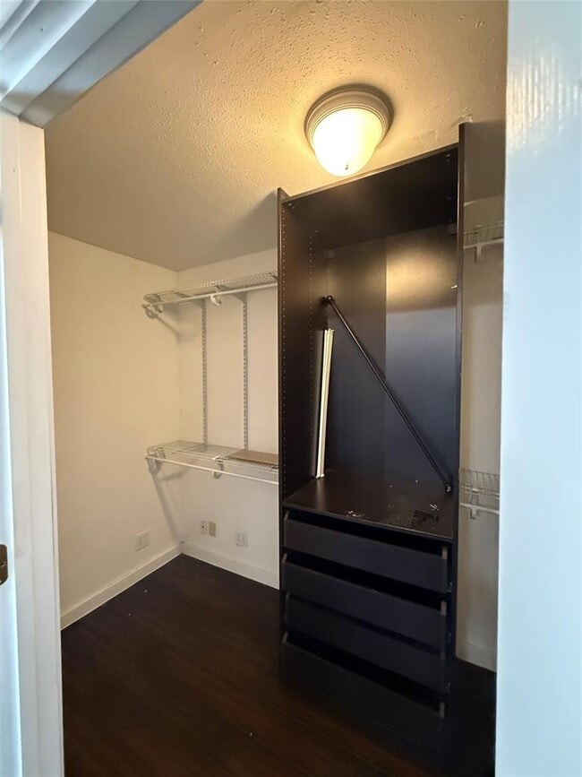 Building Photo - 7200 Fm 487