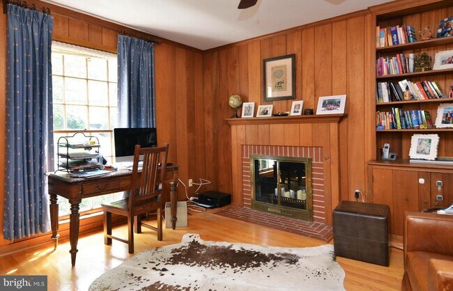 Building Photo - 5944 Searl Terrace