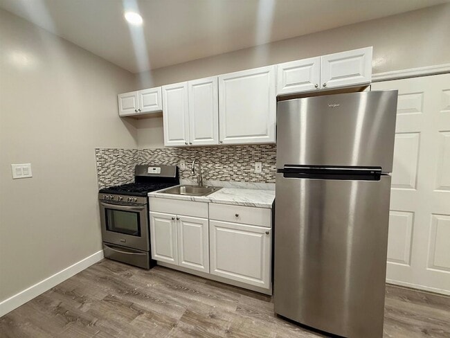 Building Photo - 330 Jackson St