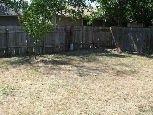 Building Photo - 1905 Golden Pheasant Dr
