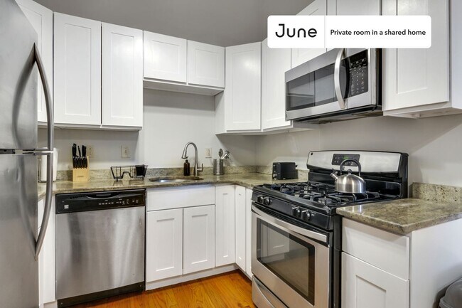 Building Photo - Room in Shared 5 bed/2.5 bath home in Roxbury