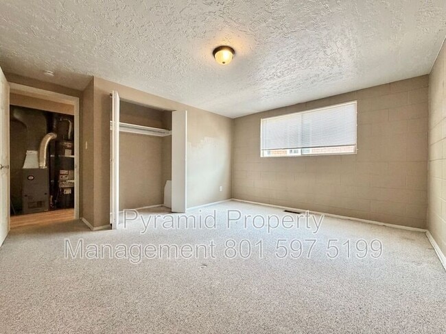Building Photo - 805 S Cheyenne St