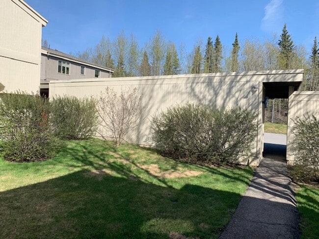 Building Photo - Inviting 2BR Gem with Balcony Views in For...